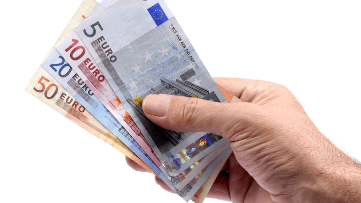 Euro na cienkim lodzie wyprzedza dane o rynku pracy w USA